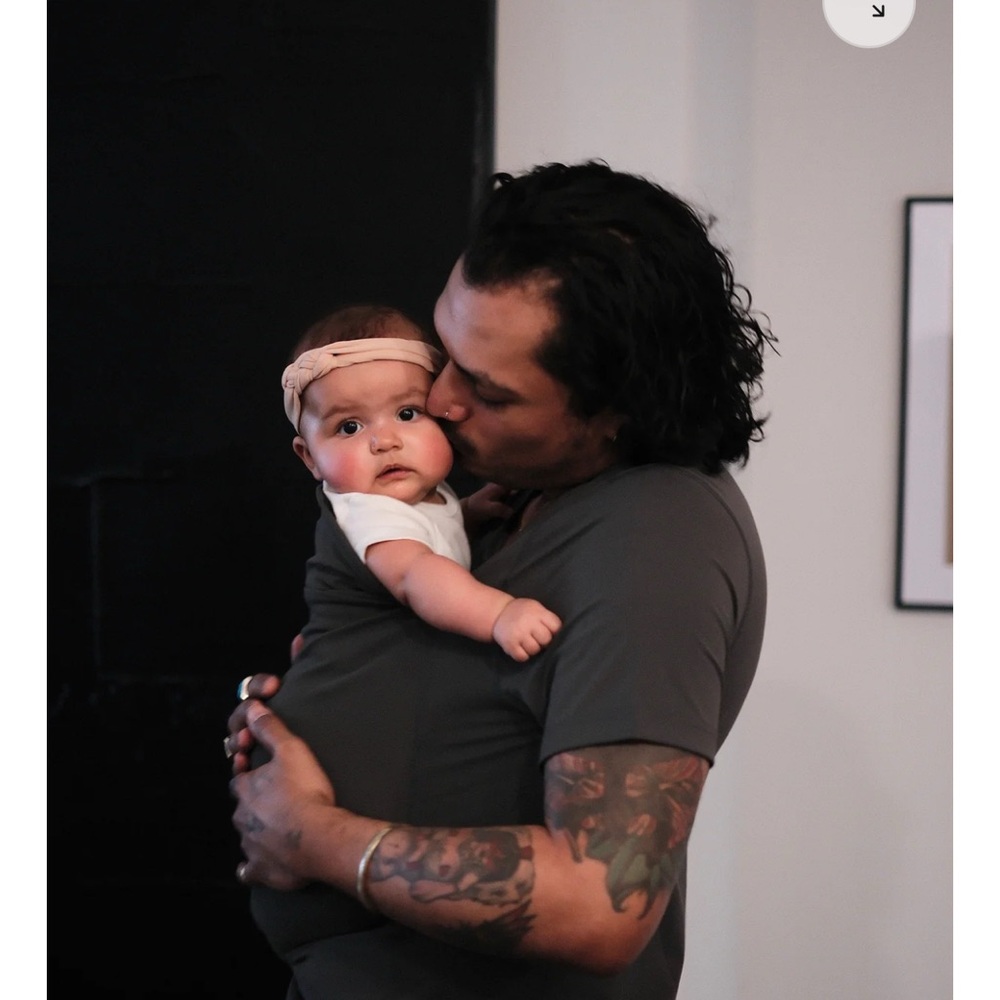 Lalabu Dad Shirt– Large Gray Babywearing Kangaroo Pocket Tee,Excellent Condition